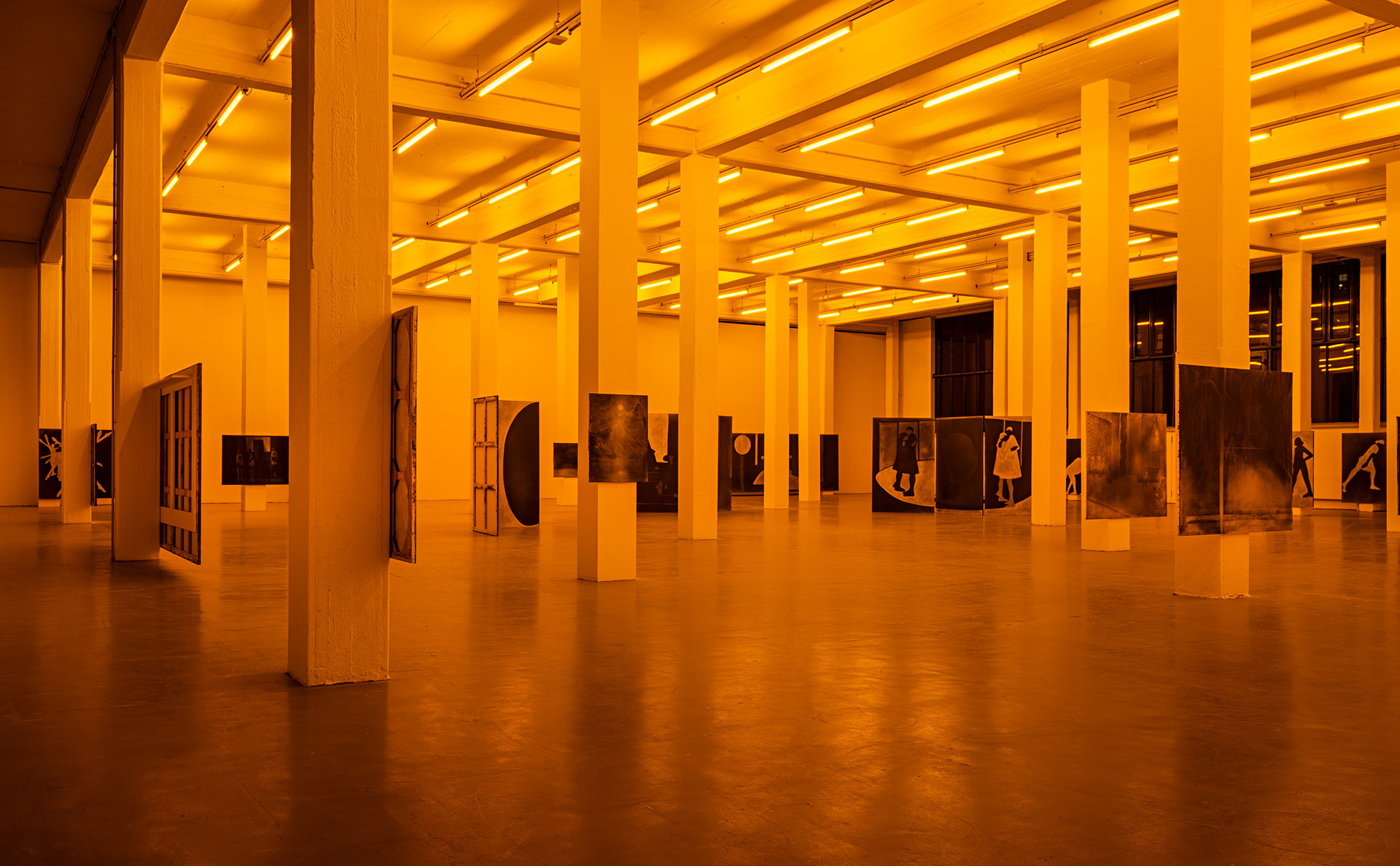 Silke Otto-Knapp, Bühnenbilder , Kunstverein in Hamburg, 2024, Installation view. Photography by Fred Dott. Courtesy greengrassi, London and Mutina, Milano.